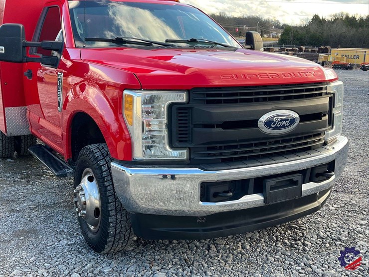 2017-ford-f350-xl-image-14
