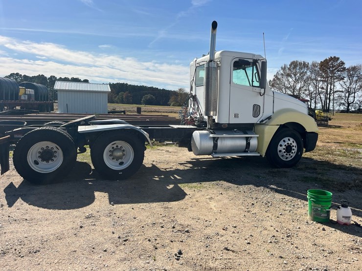 2007-freightliner-cloumbia-120,450-hp-mercedes,-10-speed,-good-rubber,-11r-22.5-tires-on-budd-wheels,-cold-ac,-clean-clean-truck,-779,000-miles,-image-4