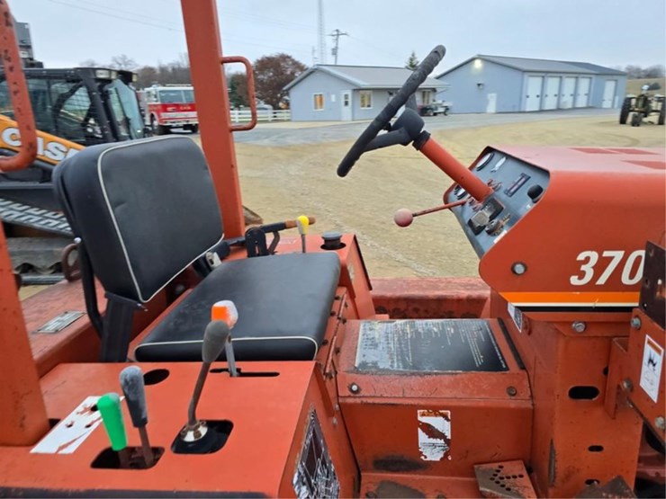 ditch-witch-3700-image-12