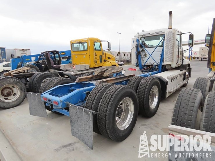 (x)-(2-4)-2017-mack-cxu633t-t/a-truck-tractor-w/-...-image-3