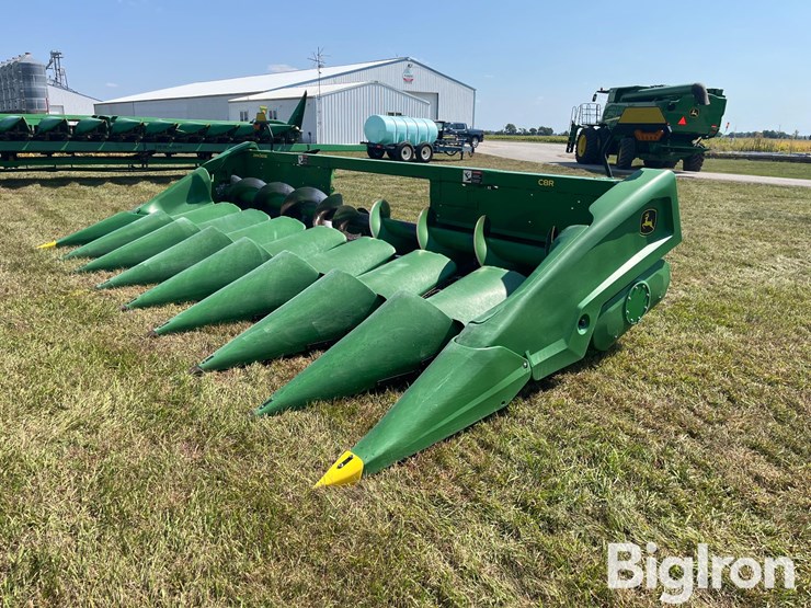 2021-john-deere-c8r-image-1