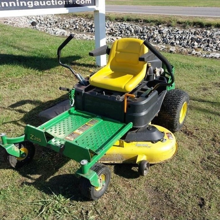 JOHN DEERE Z255