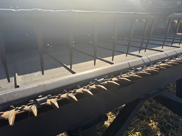 2014-macdon-40-foot-flex-draper-head----header-cart-not-included-image-44