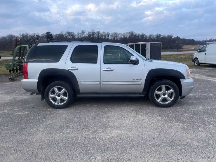 2010-gmc-yukon-image-4