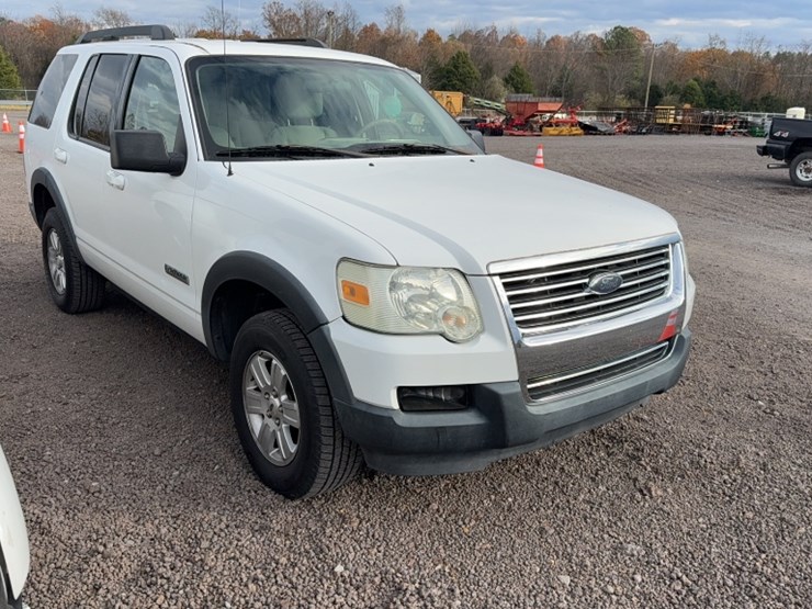 2007-ford-explorer-image-3