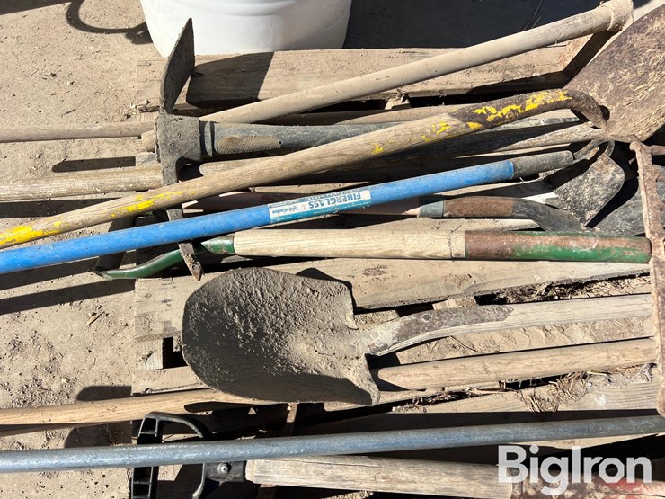 pallet-of-farm-&-garden-tools-image-14