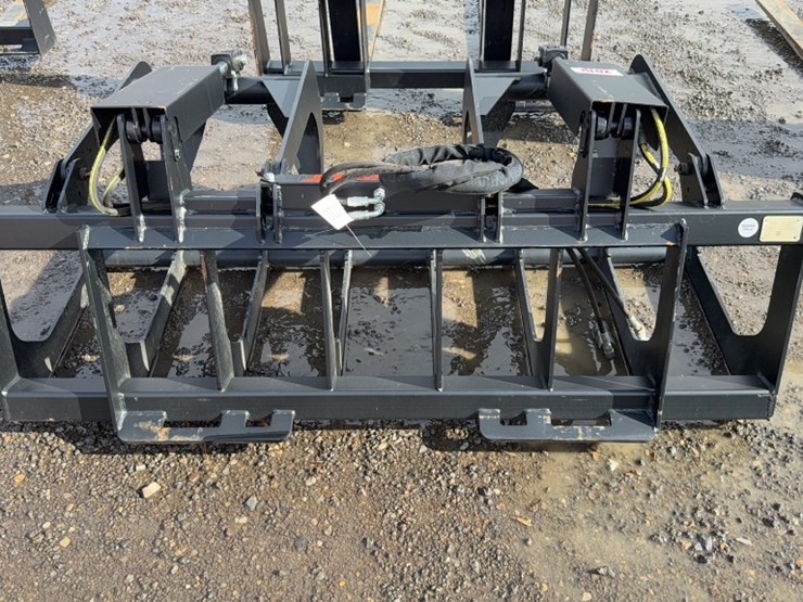 #2018-•-trubilt-66"-skid-steer-2-cylinder-grapple-image-3