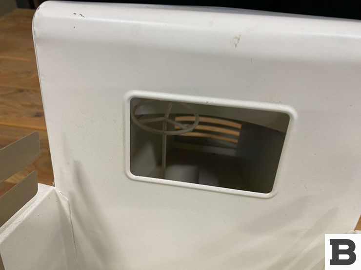 metal-display-vintage-pickup-image-7