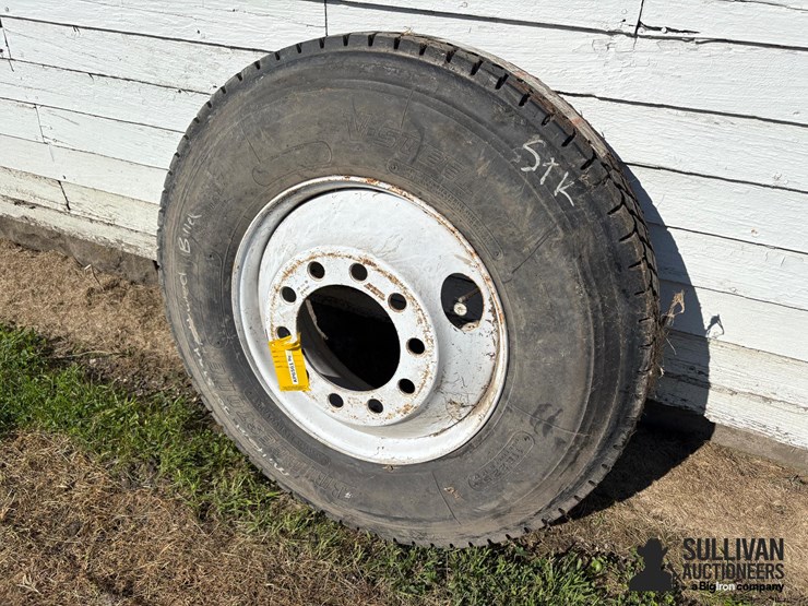 11r22.5-tire-on-10-bolt-rim-image-1