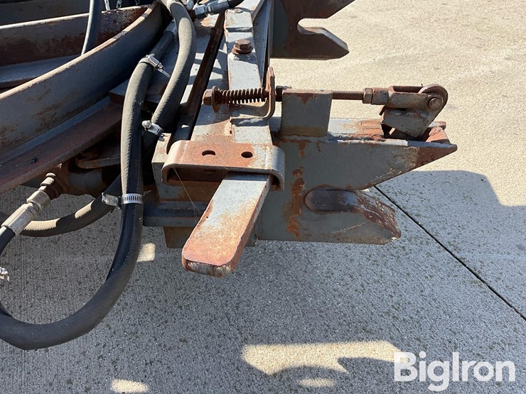 international-7400-image-12