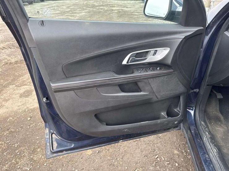 2015-chevrolet-equinox-lt-image-13