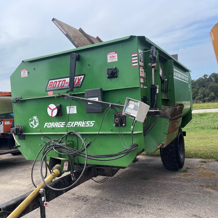 #1465 • Roto-Mix Forage Express