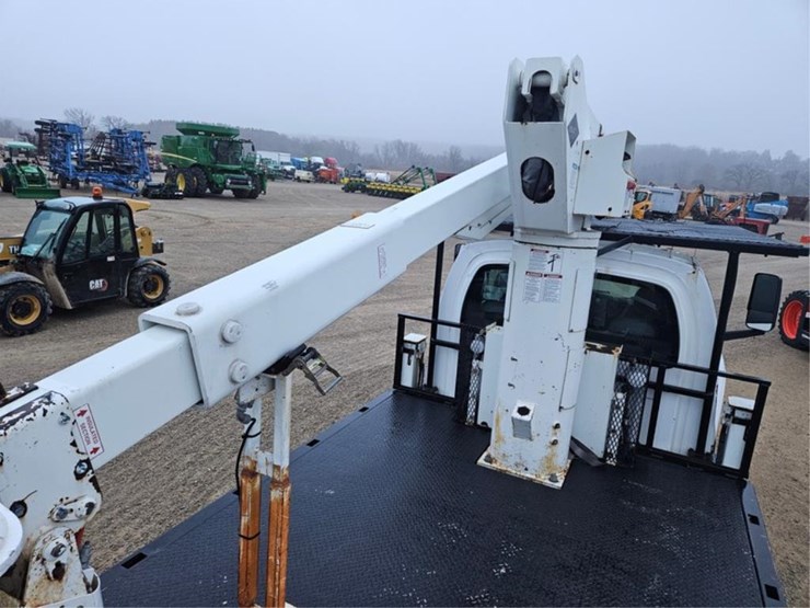 #3284-•-2003-gmc-c5500-aerial-truck-image-24