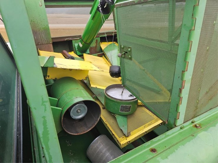 john-deere-8820-image-30