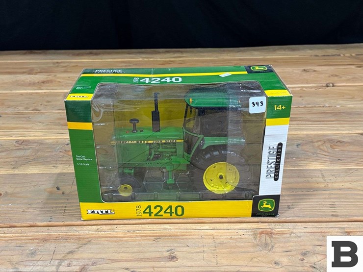 ertl-die-cast-replica-1978-john-deere-4240-tractor-1:16-scale-image-1