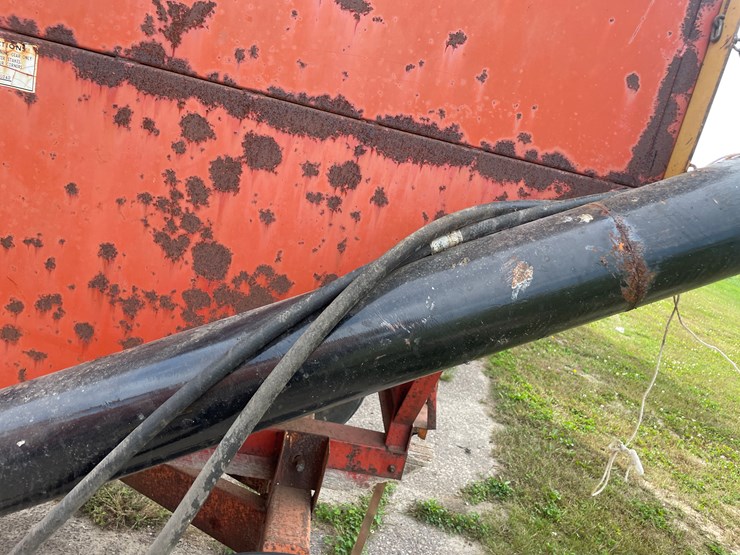 #1467-•-bushnell-gravity-cart-with-auger-image-15