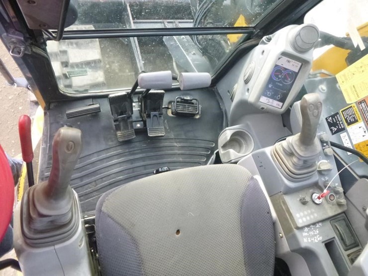 2016-deere-85g-image-9