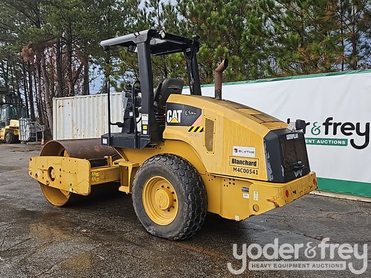 2013-caterpillar-cs44-image-3