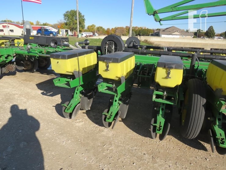 2000-john-deere-1770-image-3