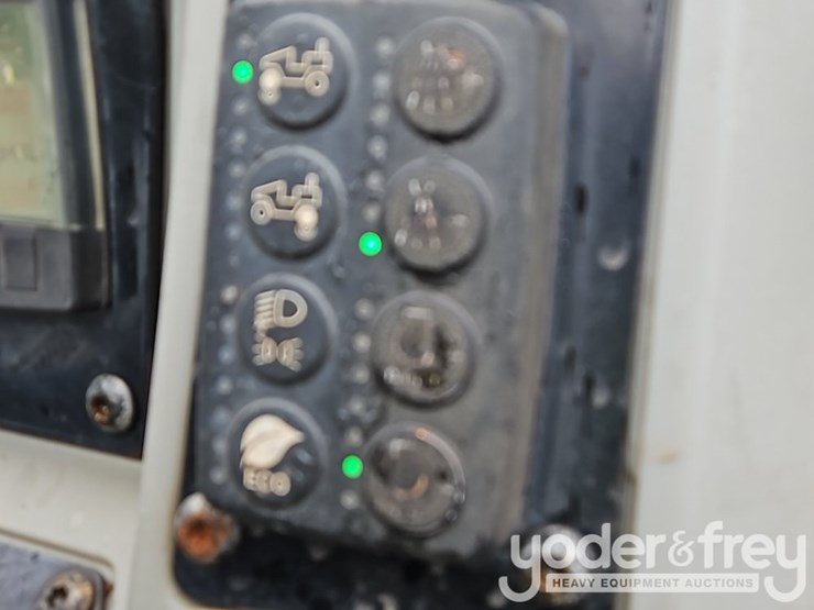 2015-caterpillar-cb24b-image-24