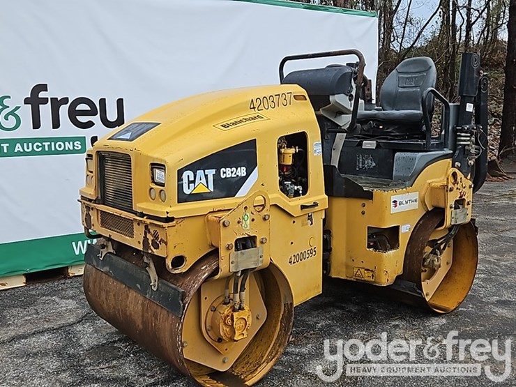 2015-caterpillar-cb24b-image-1