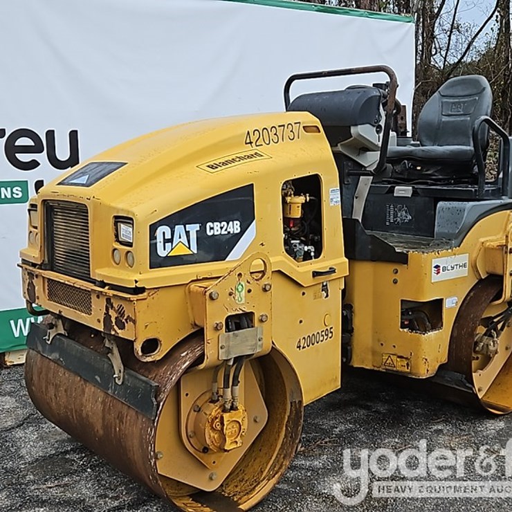 2015 CATERPILLAR CB24B