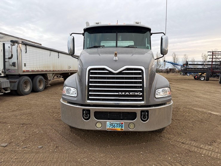 2014-mack-cxu613-semi-image-8