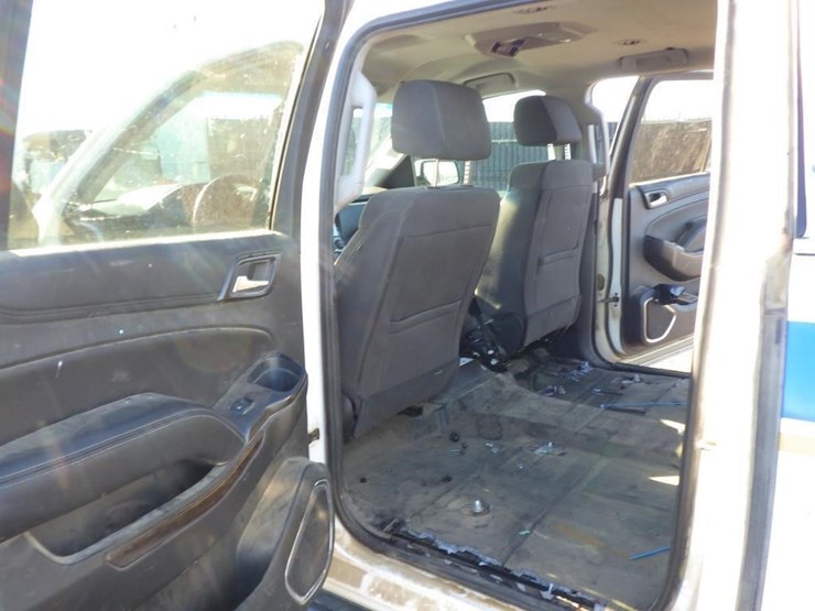 2019-chevrolet-suburban-image-7