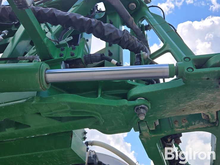 2023-john-deere-410r-image-14