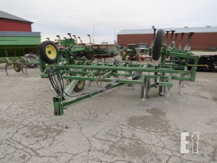 john-deere-1010-image-11