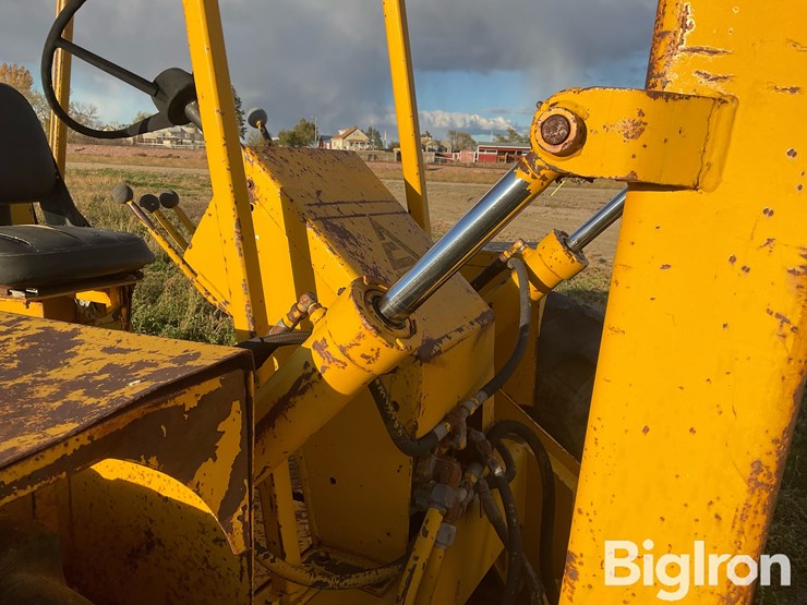 1975-allis-chalmers-700-image-17