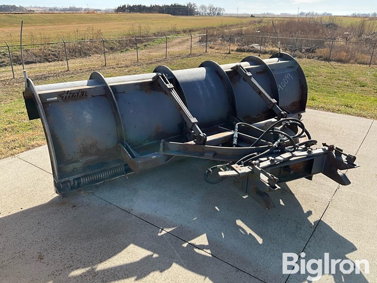 international-7400-image-7