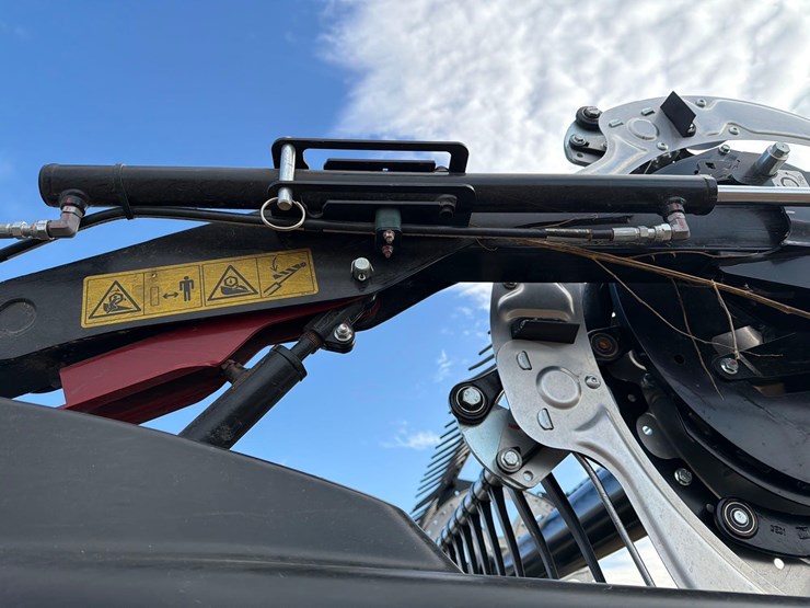 2024-mac-don-fd245-image-13