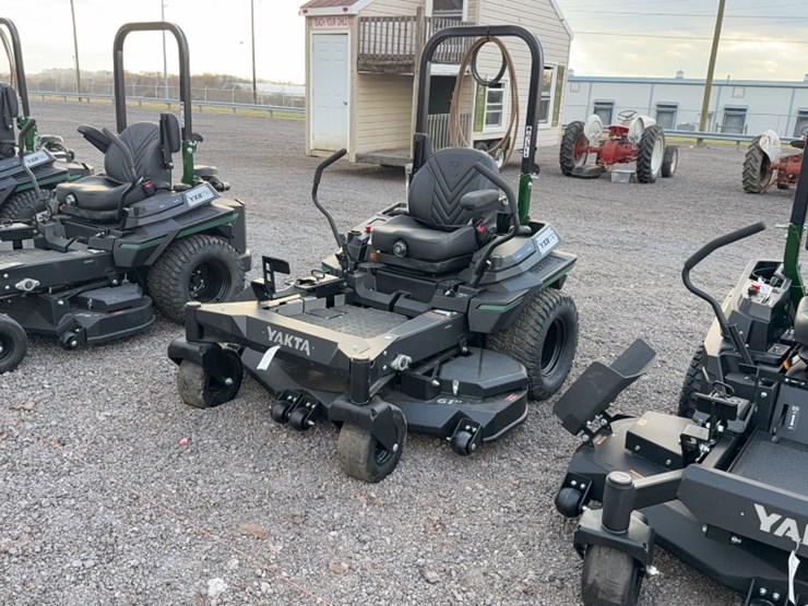 #3076-•-yakta-yxr-710-zero-turn-lawn-mower-image-1