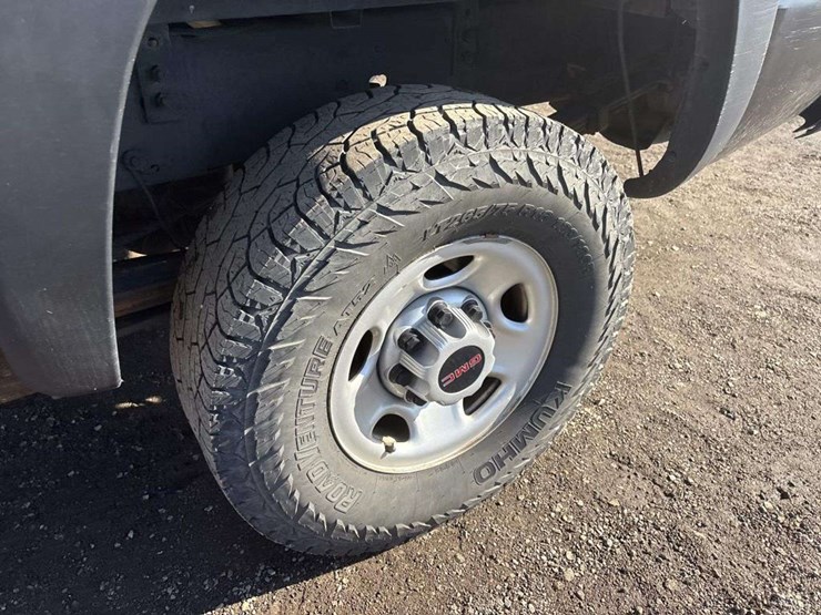 2005-gmc-sierra-2500-image-9