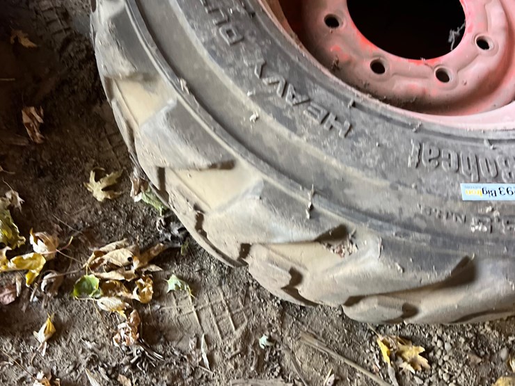 bobcat-10-18.5-tire-&-rim-image-6