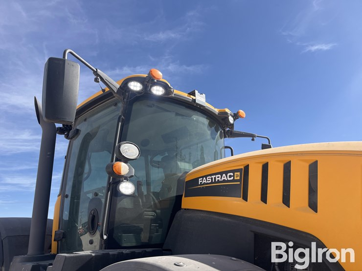 2021-jcb-fastrac-8330-image-10