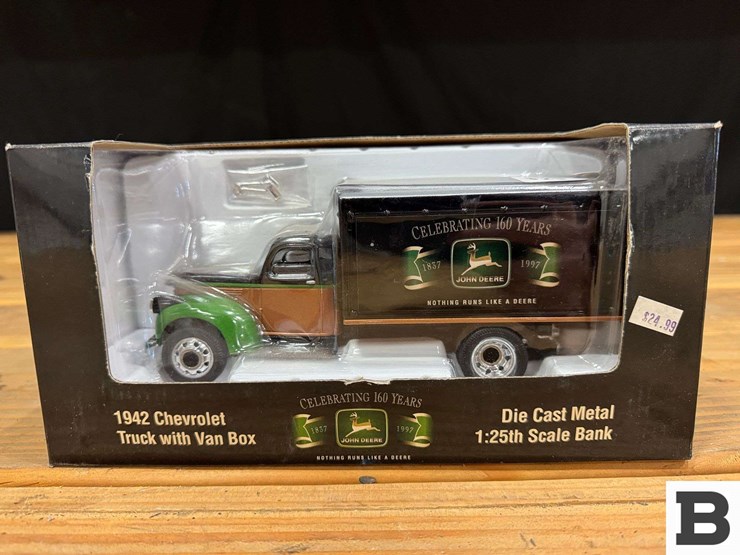 john-deere-die-cast-metal-1942-chevrolet-truck-bank-1:25-scale-image-2