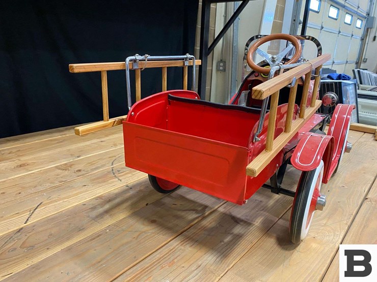 ranch-and-home-fire-chief-toy-pedal-fire-engine-image-10