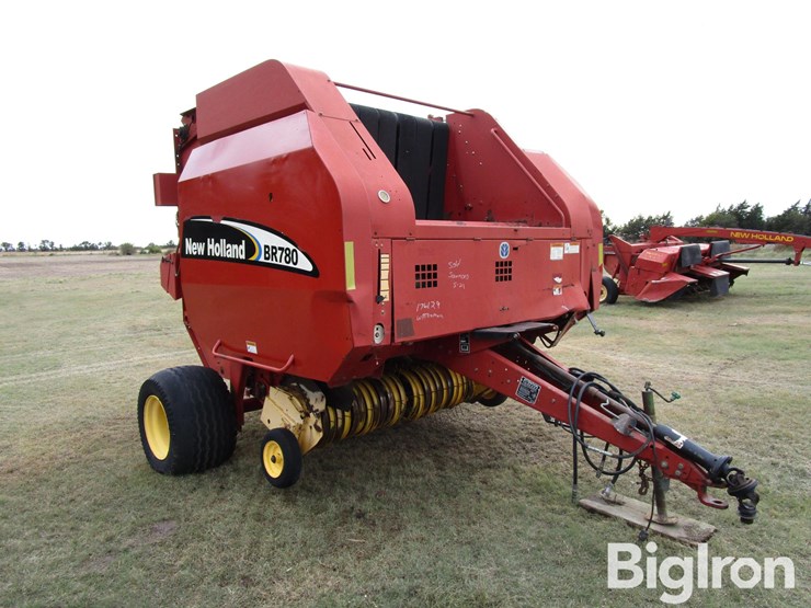 2003-new-holland-br780-image-3