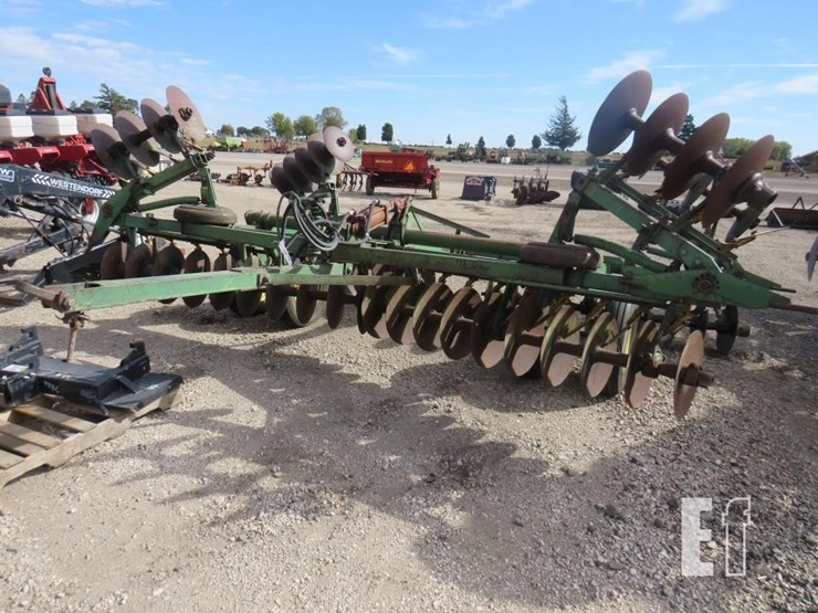 john-deere-bw-image-1