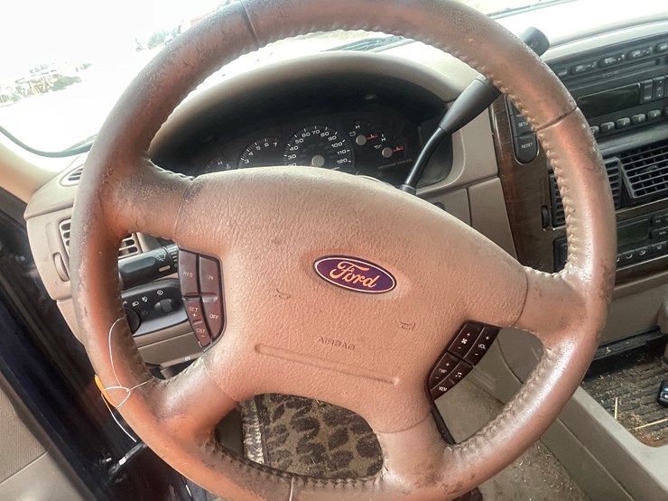 2004-ford-explorer-image-50