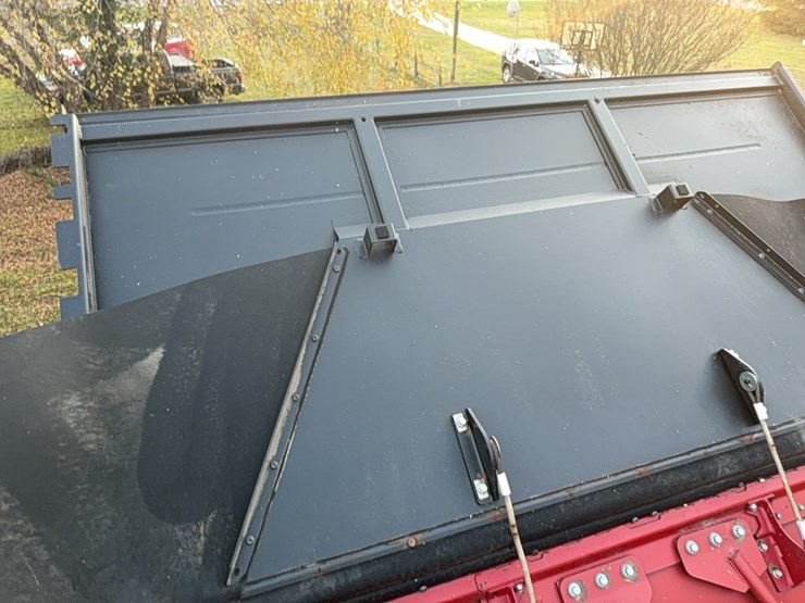 2018-case-ih-8240-image-99