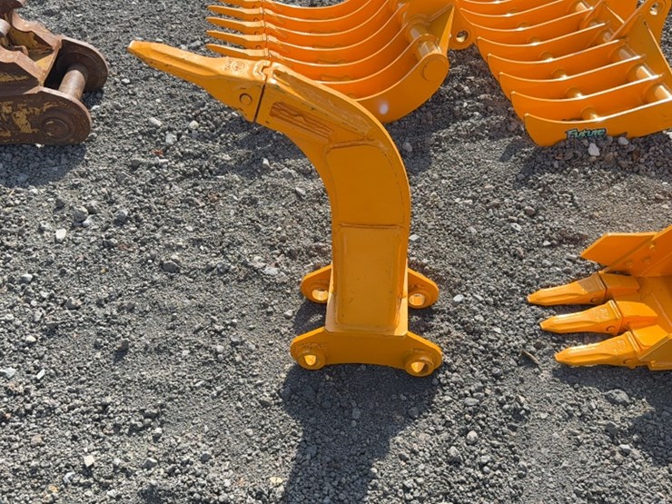 caterpillar-305-image-2