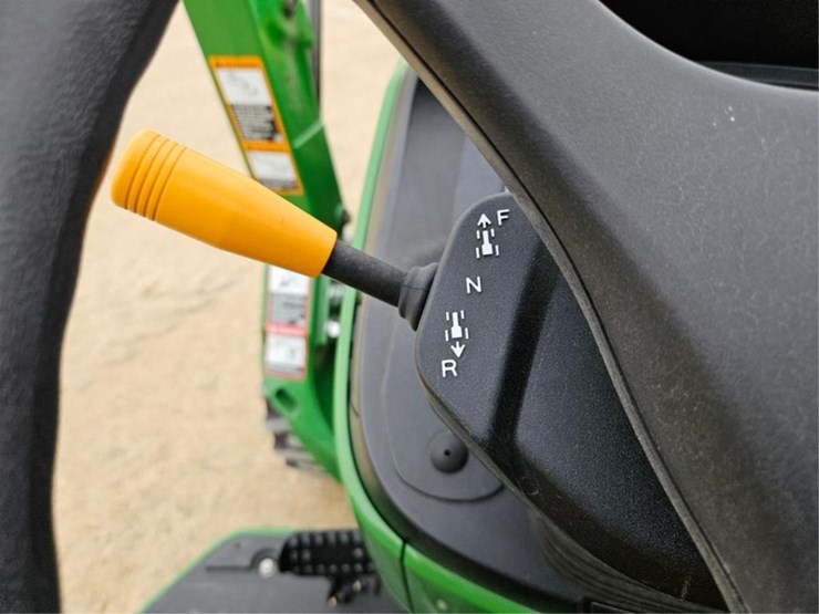 #3081-•-john-deere-4052-4x4-tractor/-400e-loader-image-33