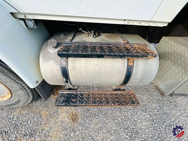 2013-international-durastar-4400-image-21