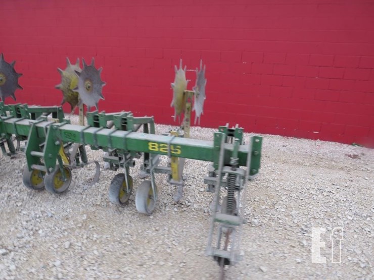 john-deere-825-image-2