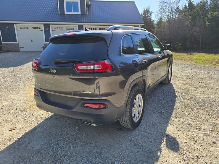 2016-jeep-cherokee-image-19