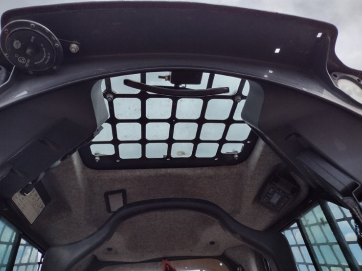 23-deere-331g-image-13