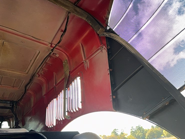 case-ih-magnum-335-image-84